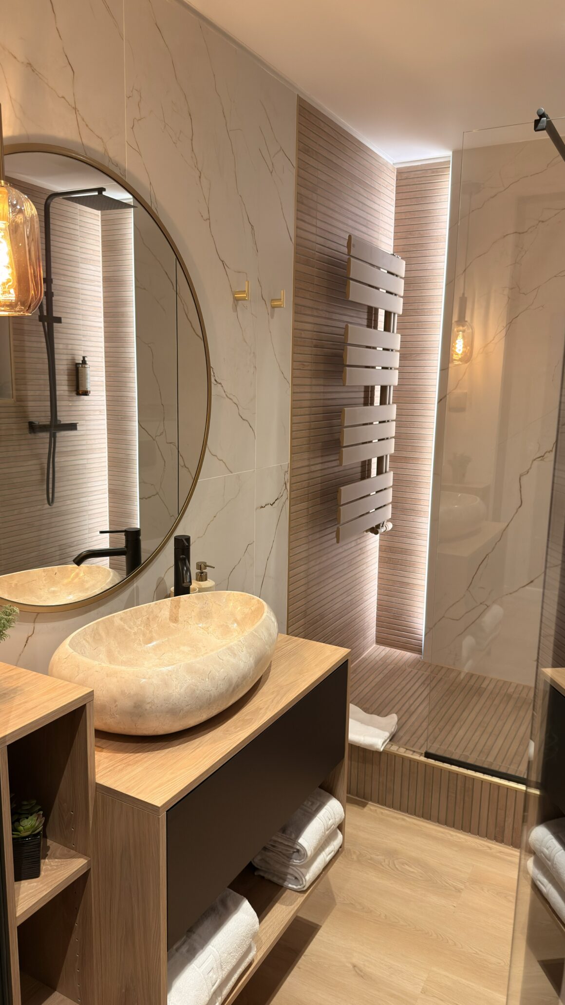 Camera Superioara cu balcon