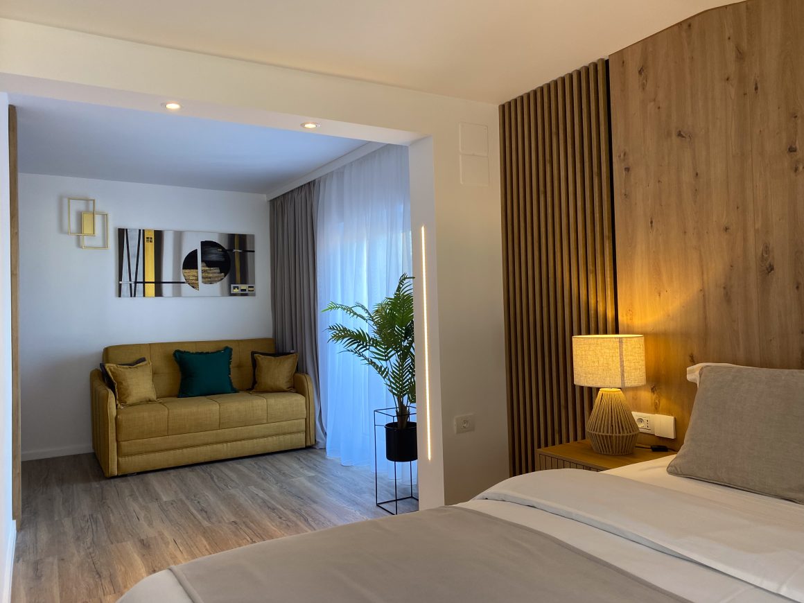 Camera Superioara cu balcon